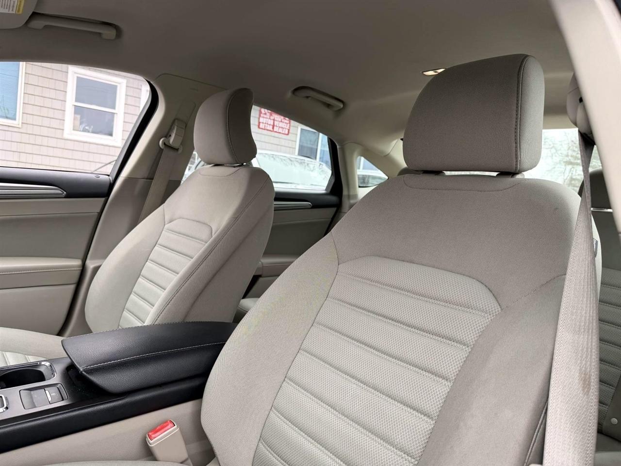 Ford Fusion SE FWD 2018