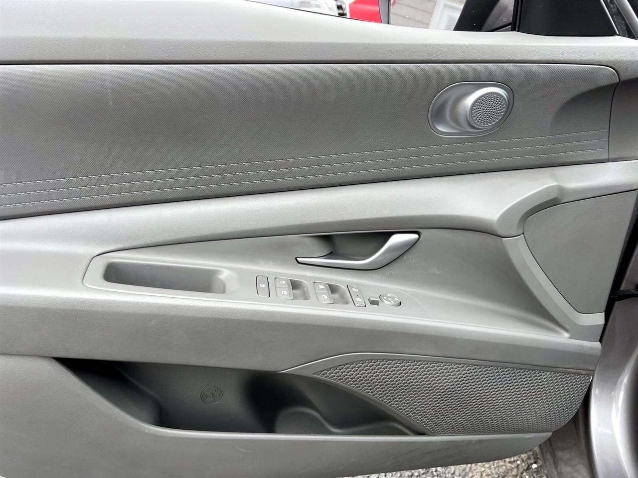 Hyundai Elantra SE IVT 2023