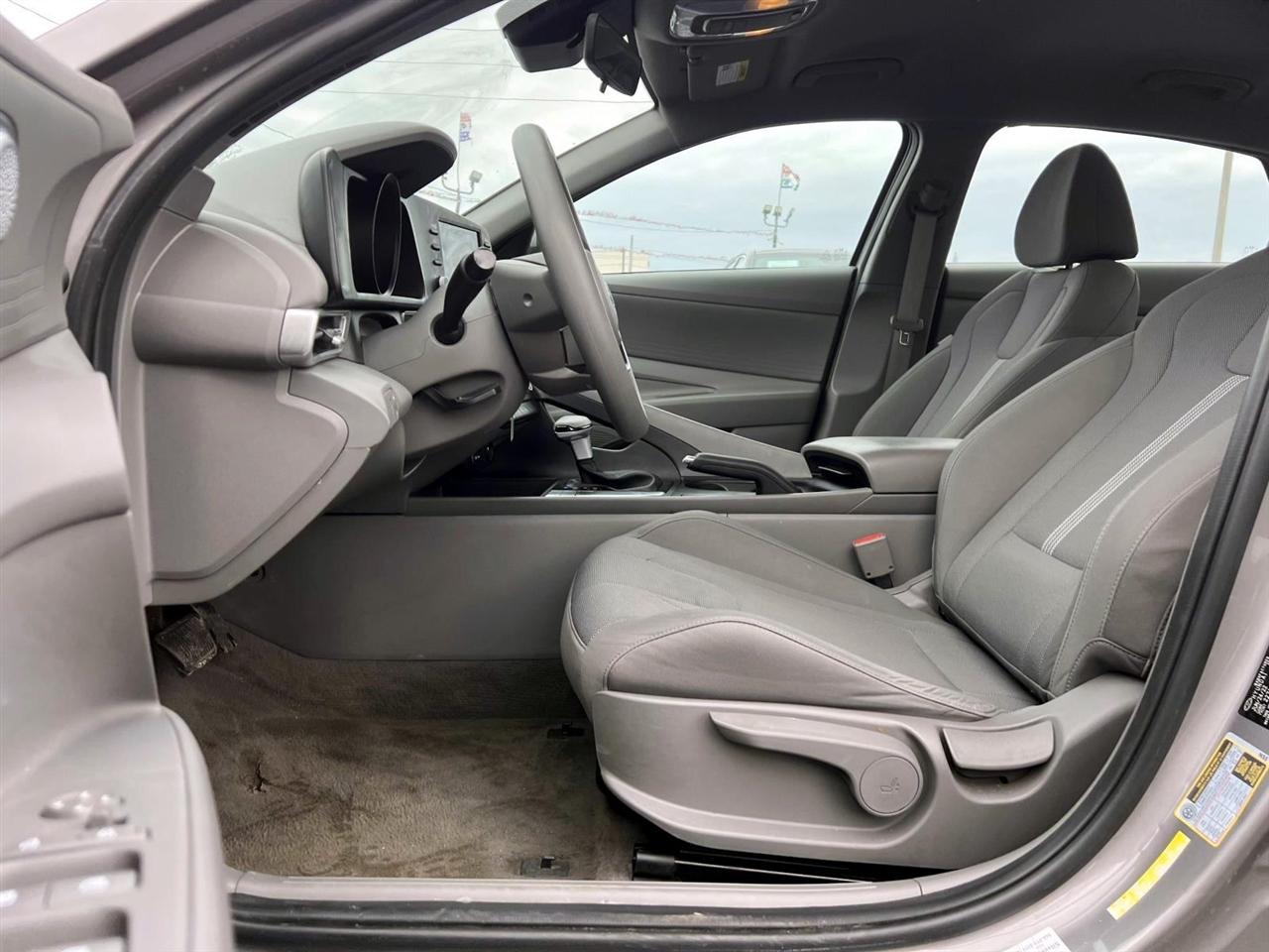 Hyundai Elantra SE IVT 2023