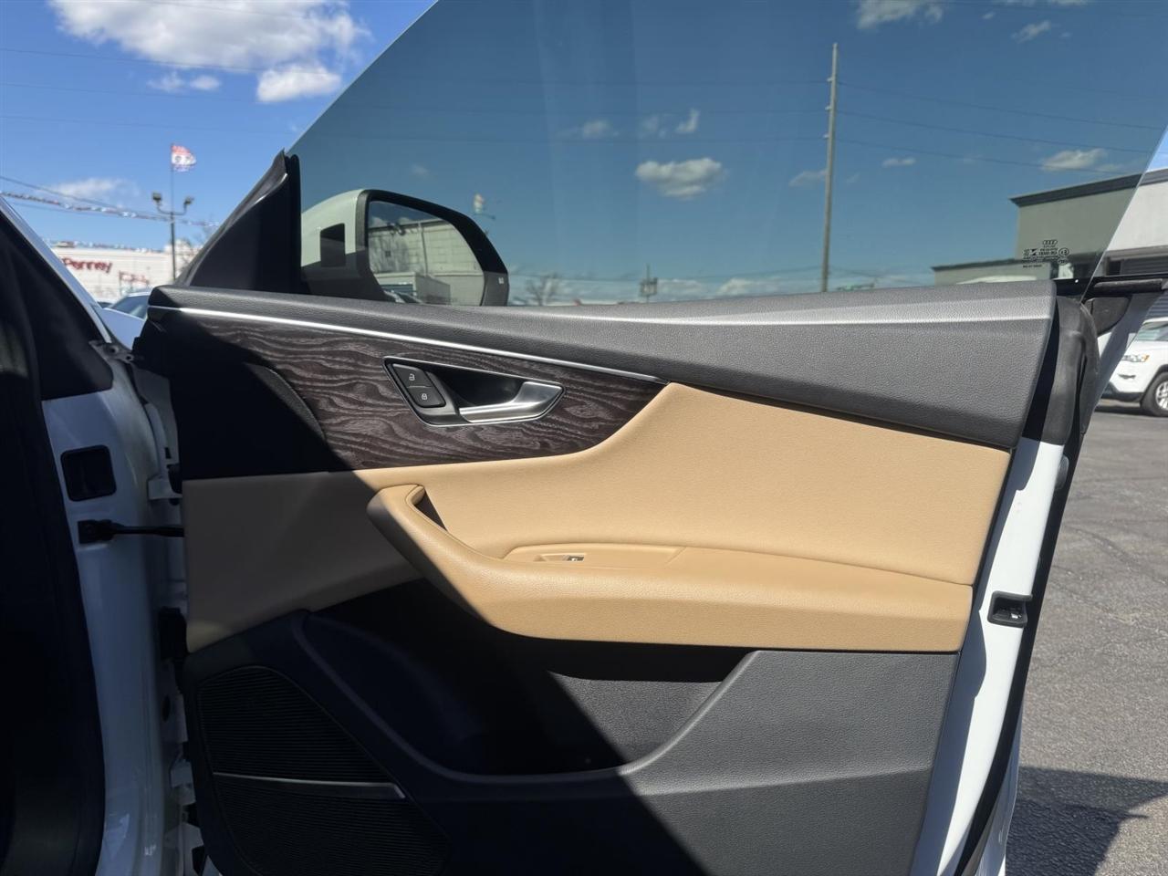 Audi Q8 Premium Plus 55 TFSI quattro 2019