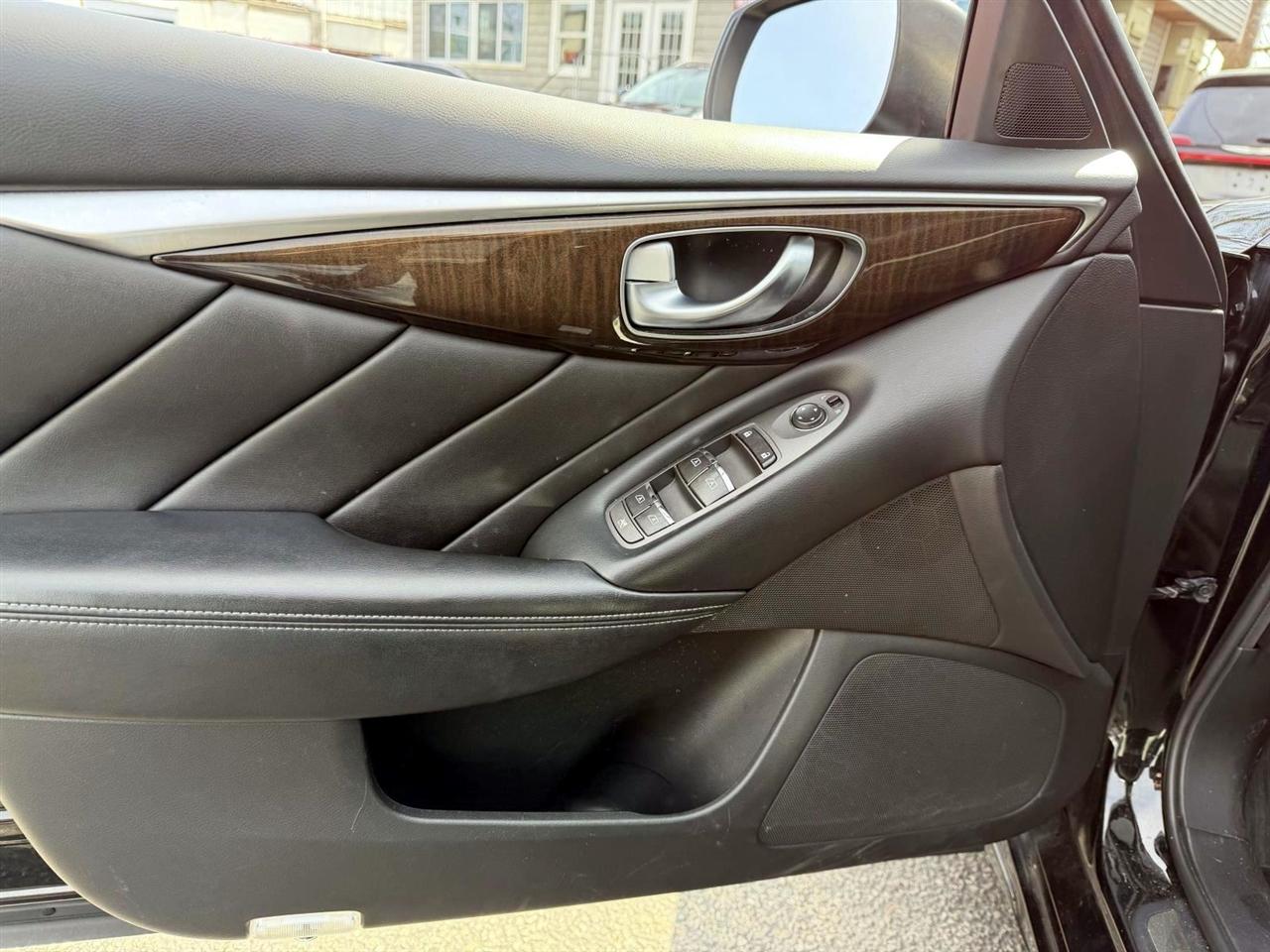 Infiniti Q50 3.0t LUXE AWD 2018