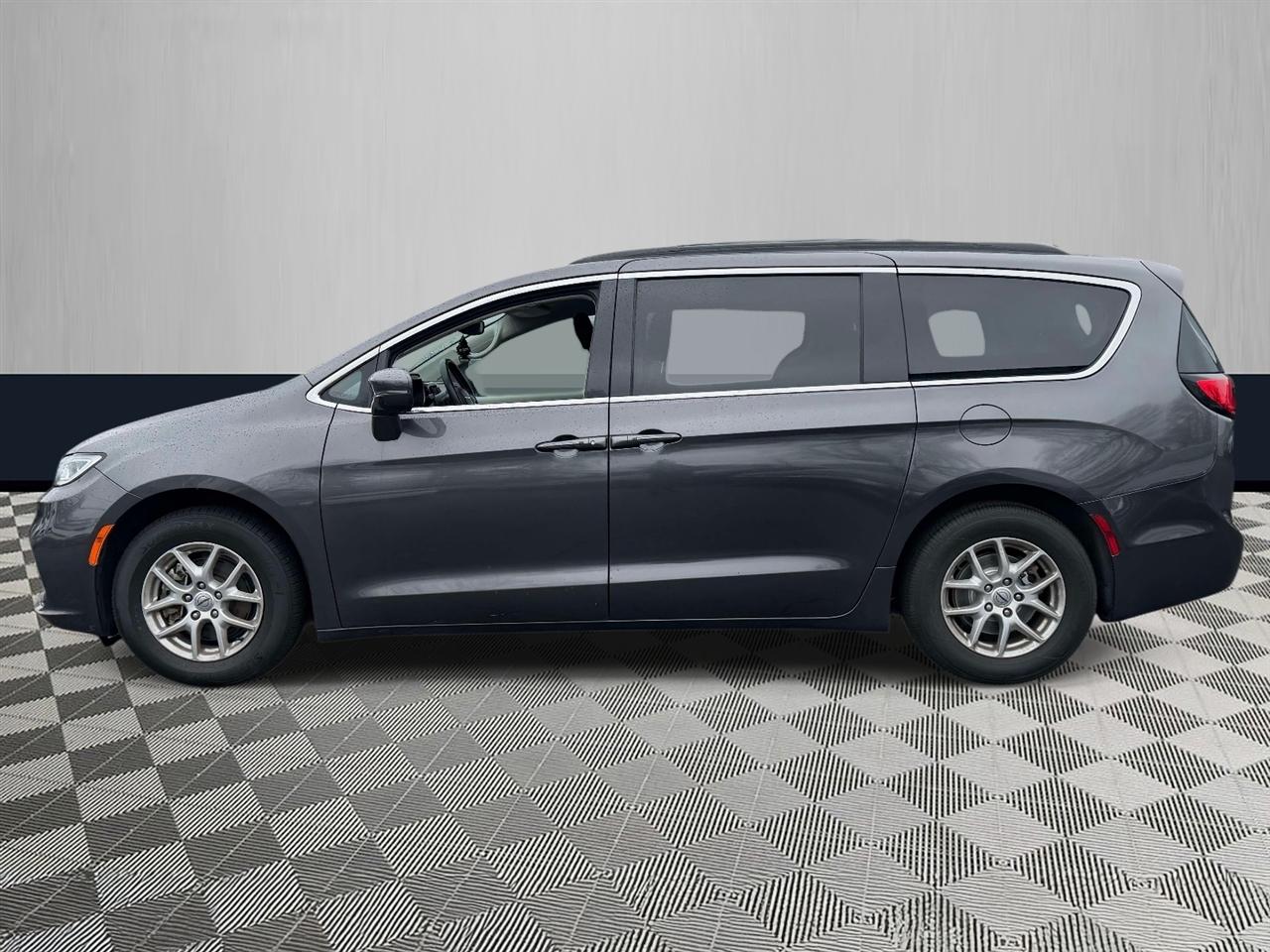 Chrysler Pacifica Touring L FWD 2022