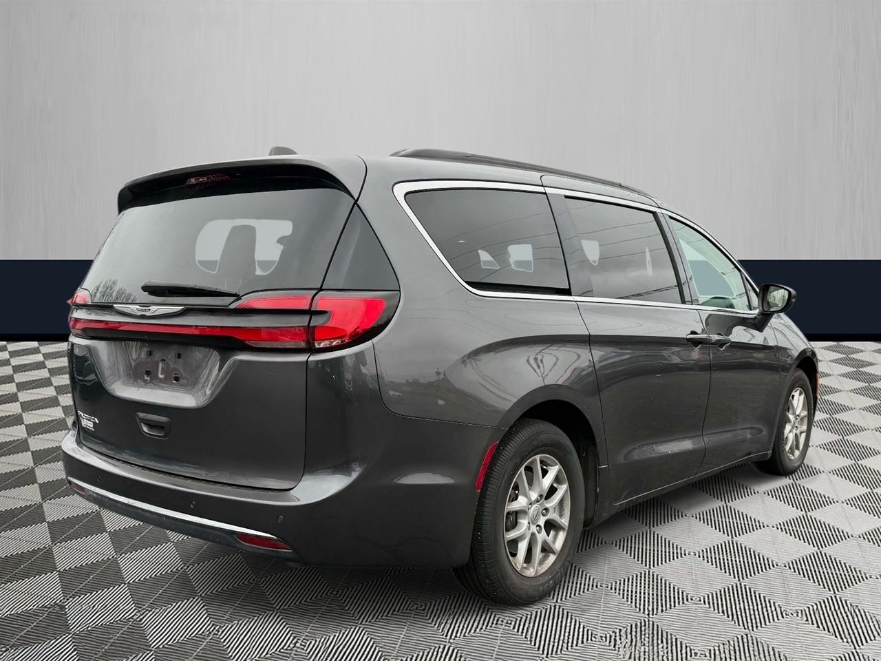 Chrysler Pacifica Touring L FWD 2022