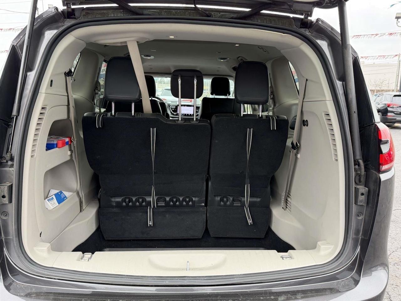 Chrysler Pacifica Touring L FWD 2022