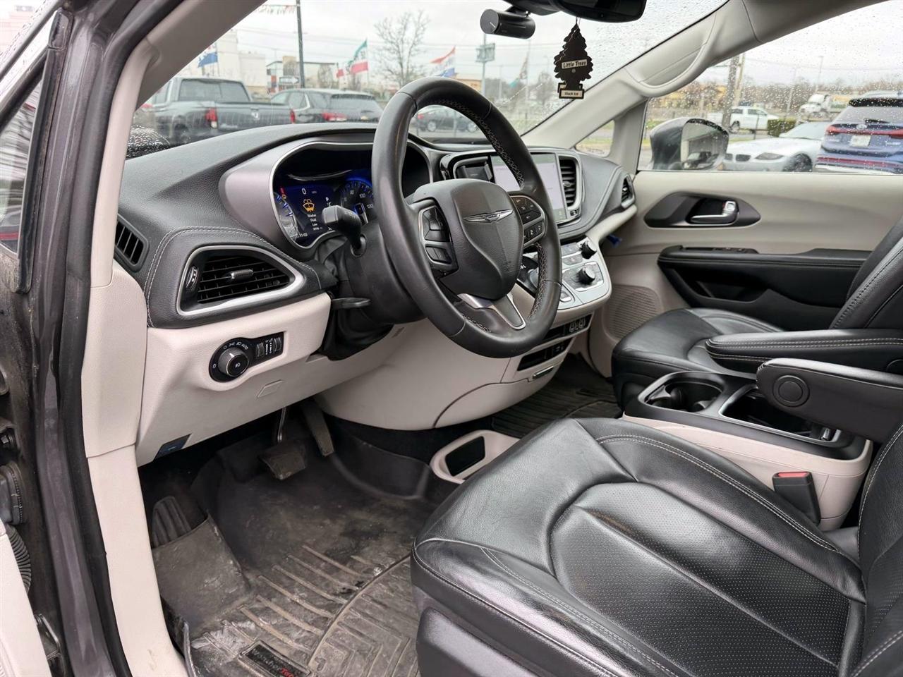 Chrysler Pacifica Touring L FWD 2022