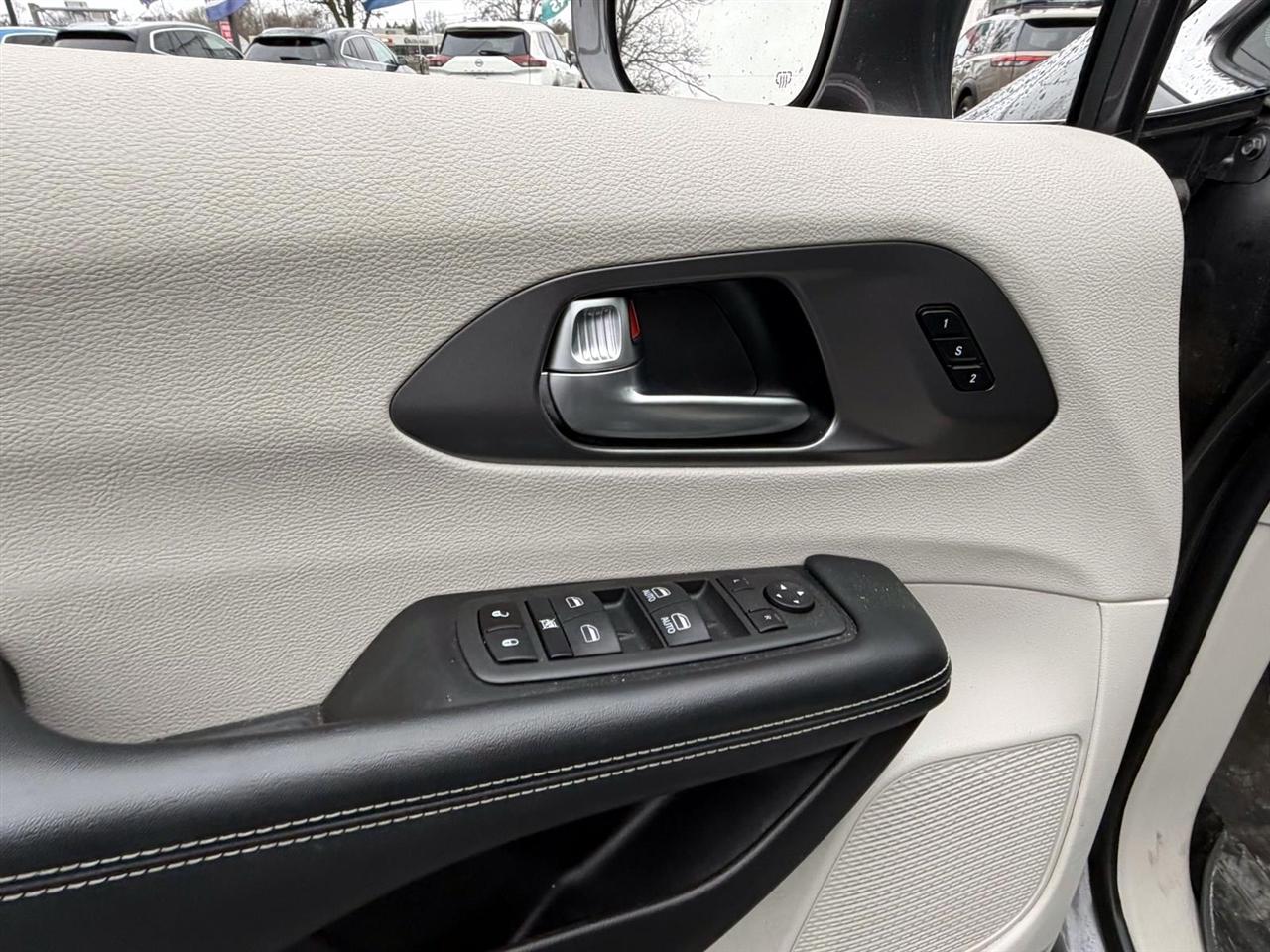 Chrysler Pacifica Touring L FWD 2022