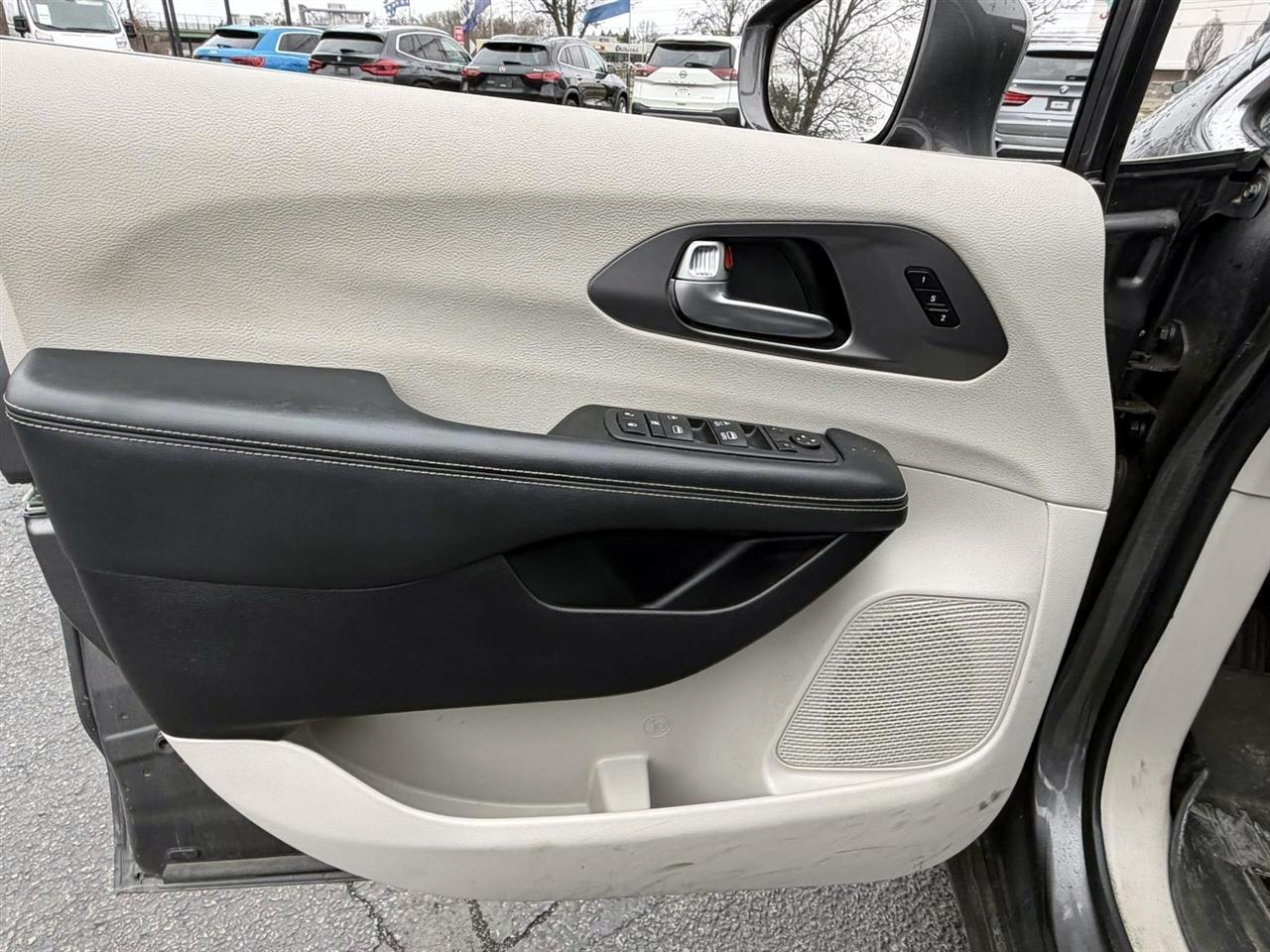 Chrysler Pacifica Touring L FWD 2022