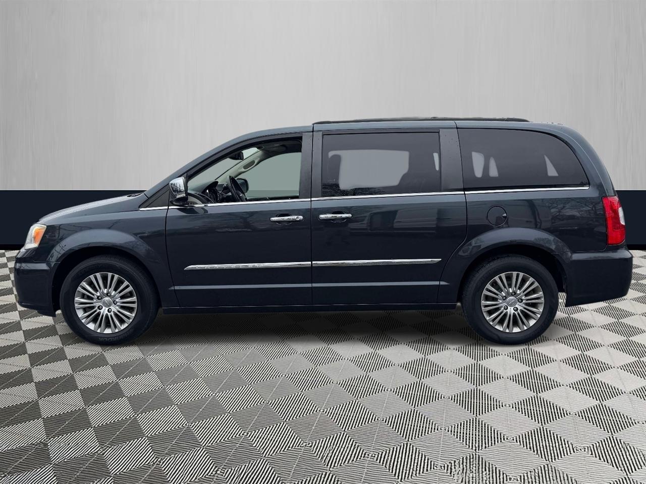 Chrysler Town & Country 4dr Wgn Touring-L 2013