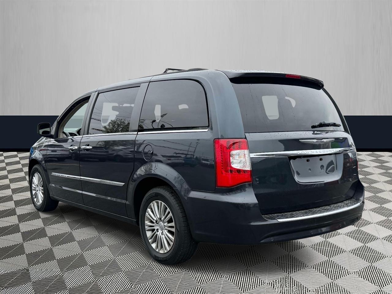 Chrysler Town & Country 4dr Wgn Touring-L 2013