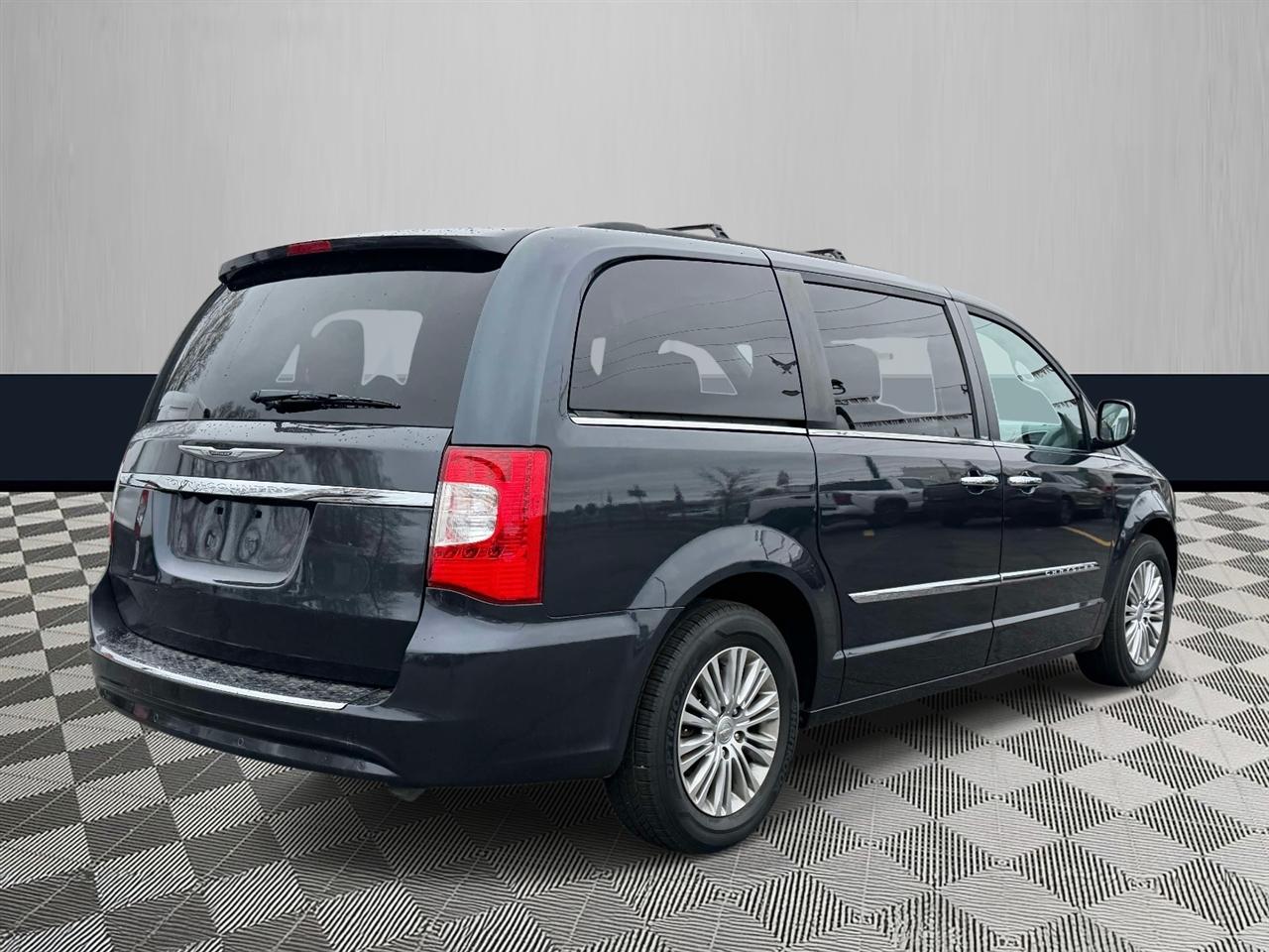 Chrysler Town & Country 4dr Wgn Touring-L 2013