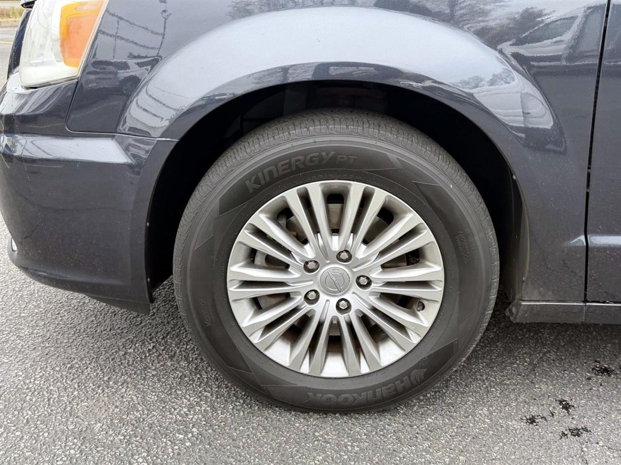 Chrysler Town & Country 4dr Wgn Touring-L 2013