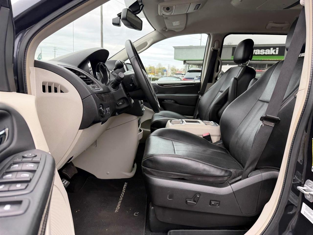 Chrysler Town & Country 4dr Wgn Touring-L 2013