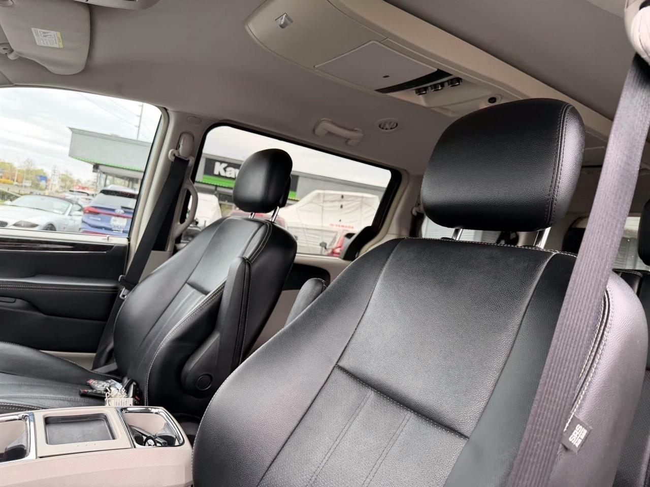 Chrysler Town & Country 4dr Wgn Touring-L 2013