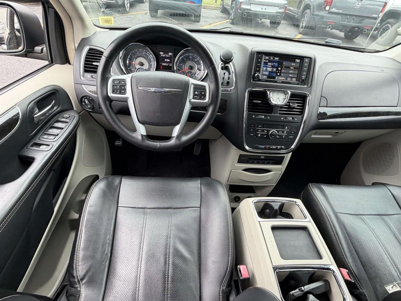 Chrysler Town & Country 4dr Wgn Touring-L 2013