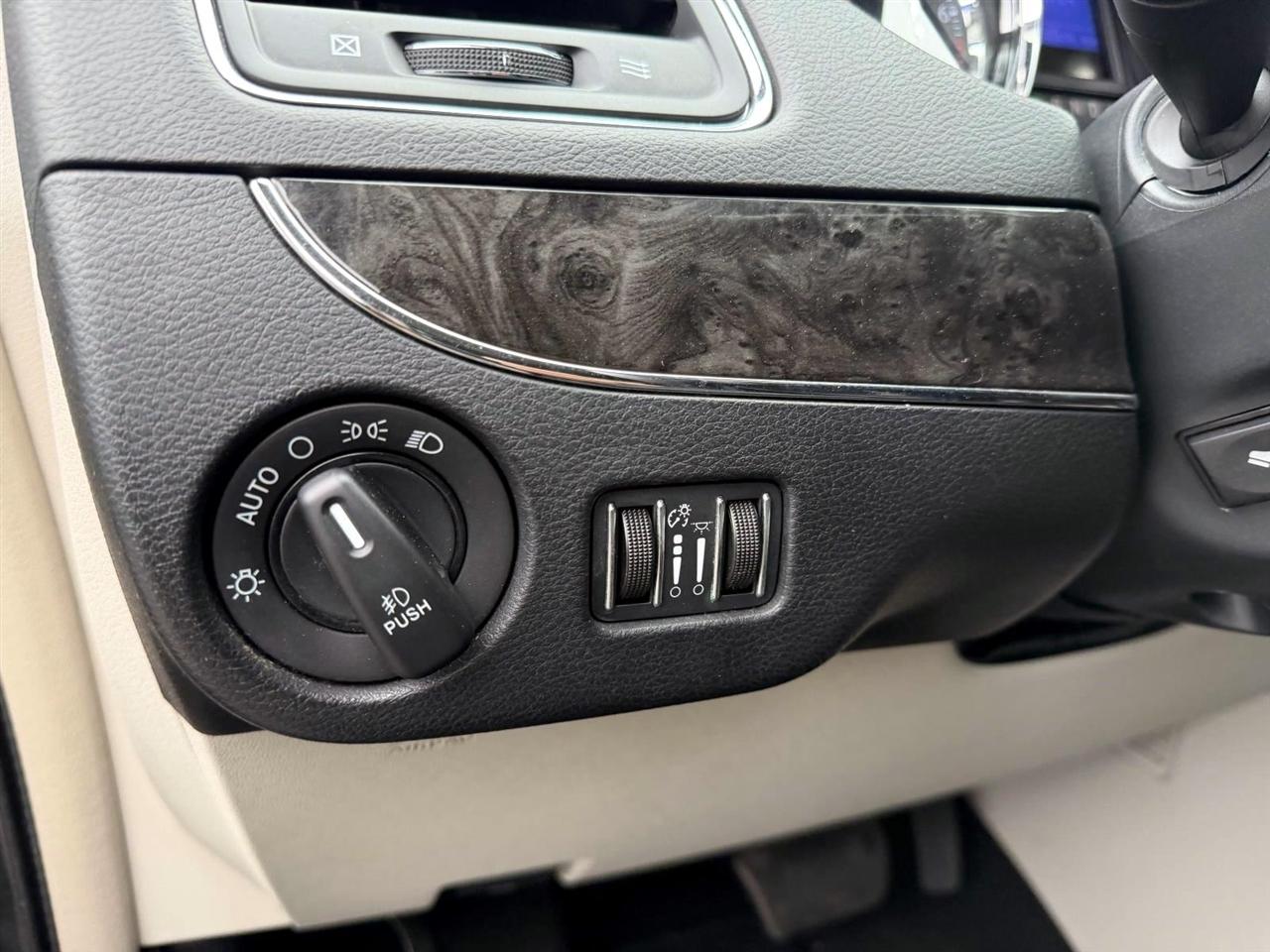 Chrysler Town & Country 4dr Wgn Touring-L 2013