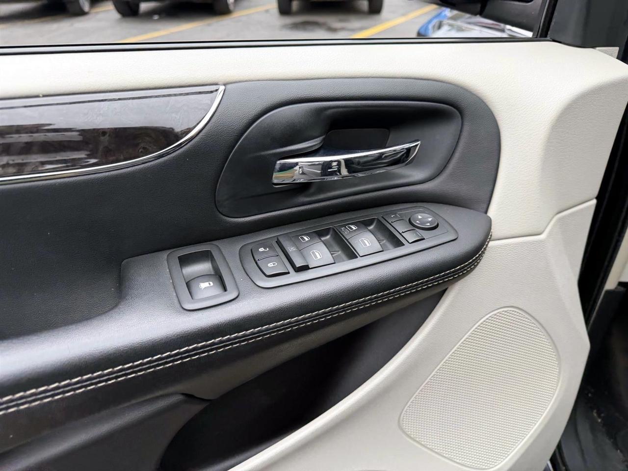 Chrysler Town & Country 4dr Wgn Touring-L 2013