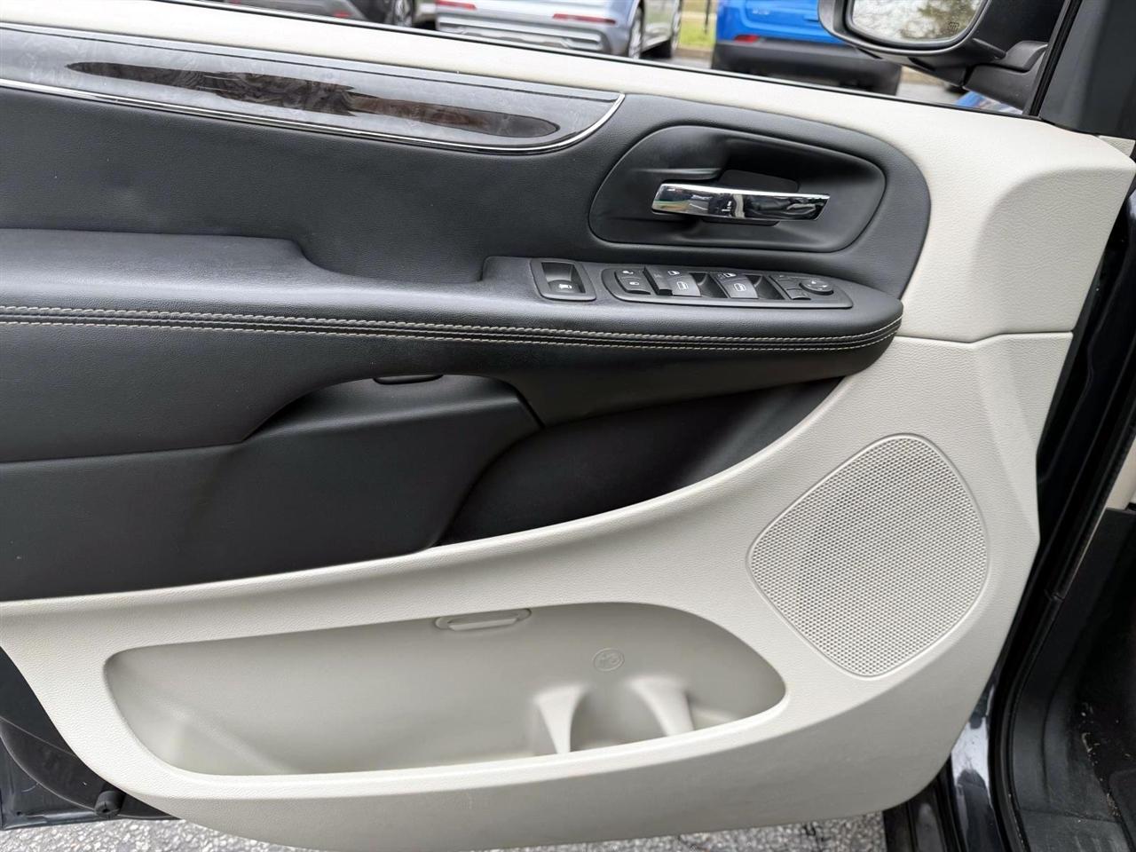 Chrysler Town & Country 4dr Wgn Touring-L 2013