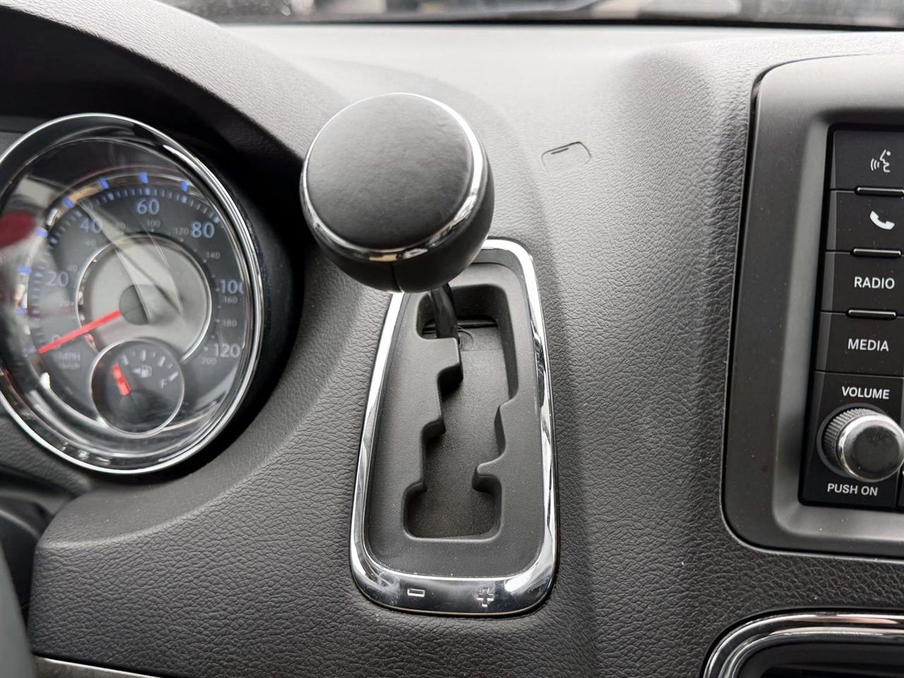 Chrysler Town & Country 4dr Wgn Touring-L 2013