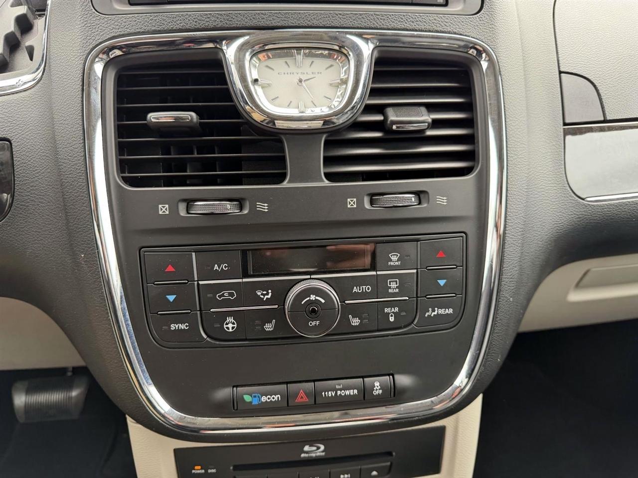 Chrysler Town & Country 4dr Wgn Touring-L 2013