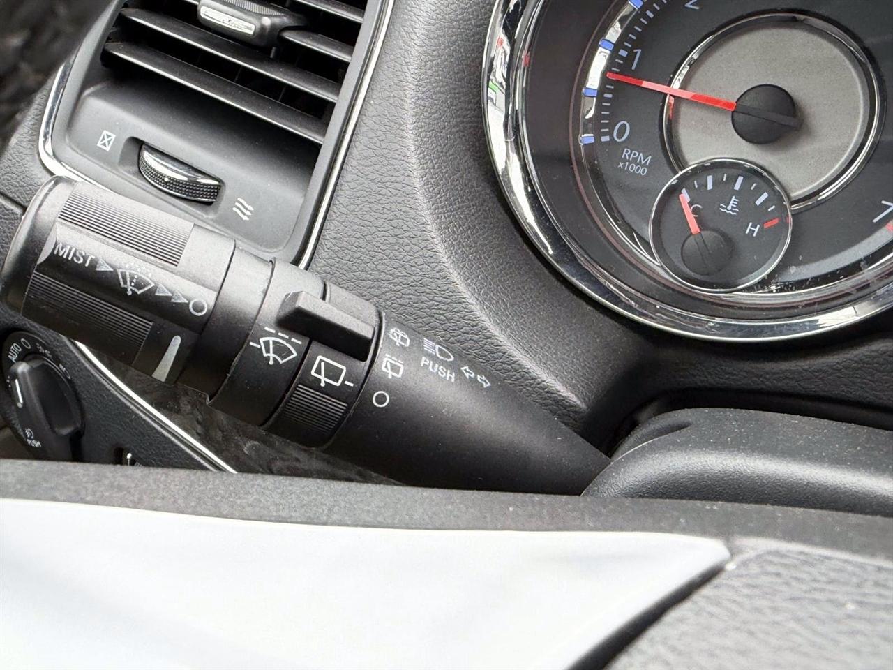 Chrysler Town & Country 4dr Wgn Touring-L 2013