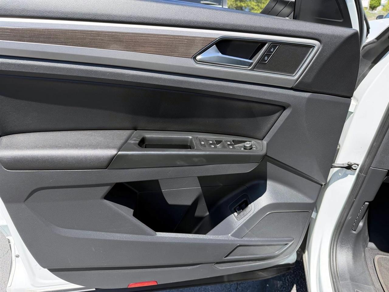 Volkswagen Atlas 3.6L V6 SE w/Technology 4MOTION 2019