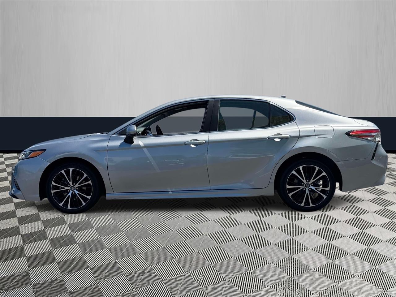 Toyota Camry XLE Auto (Natl) 2019