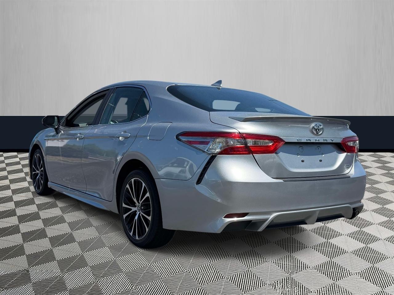 Toyota Camry XLE Auto (Natl) 2019