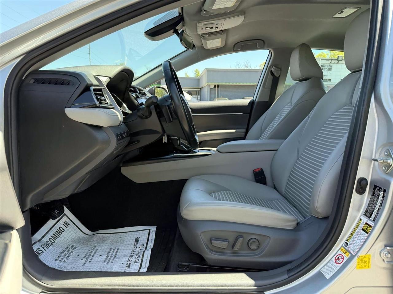 Toyota Camry XLE Auto (Natl) 2019