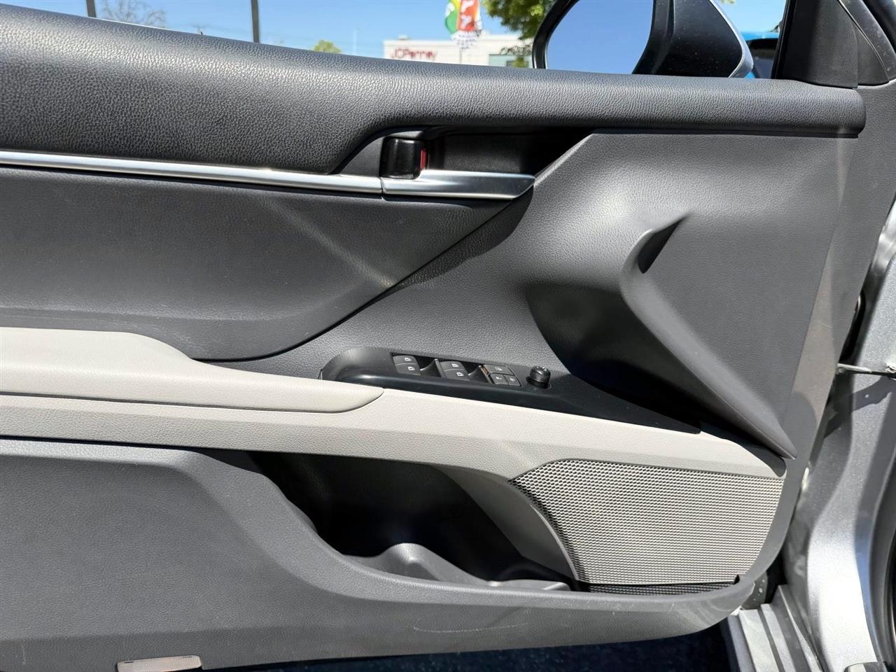 Toyota Camry XLE Auto (Natl) 2019