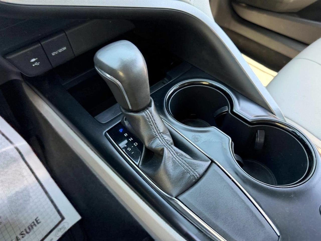 Toyota Camry XLE Auto (Natl) 2019