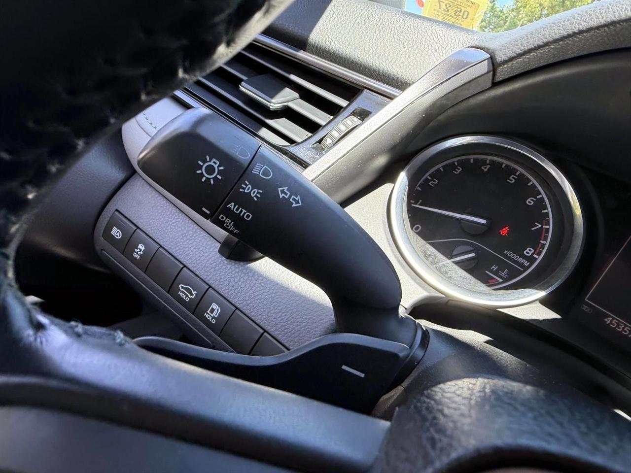 Toyota Camry XLE Auto (Natl) 2019