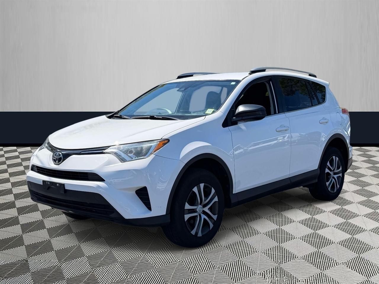 Toyota RAV4 LE AWD (Natl) 2018