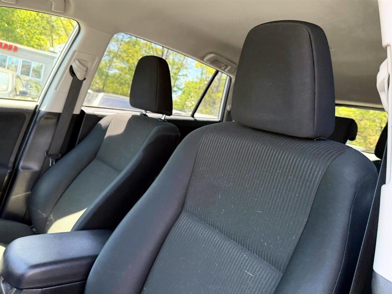 Toyota RAV4 LE AWD (Natl) 2018