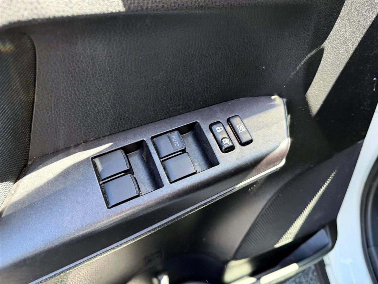 Toyota RAV4 LE AWD (Natl) 2018