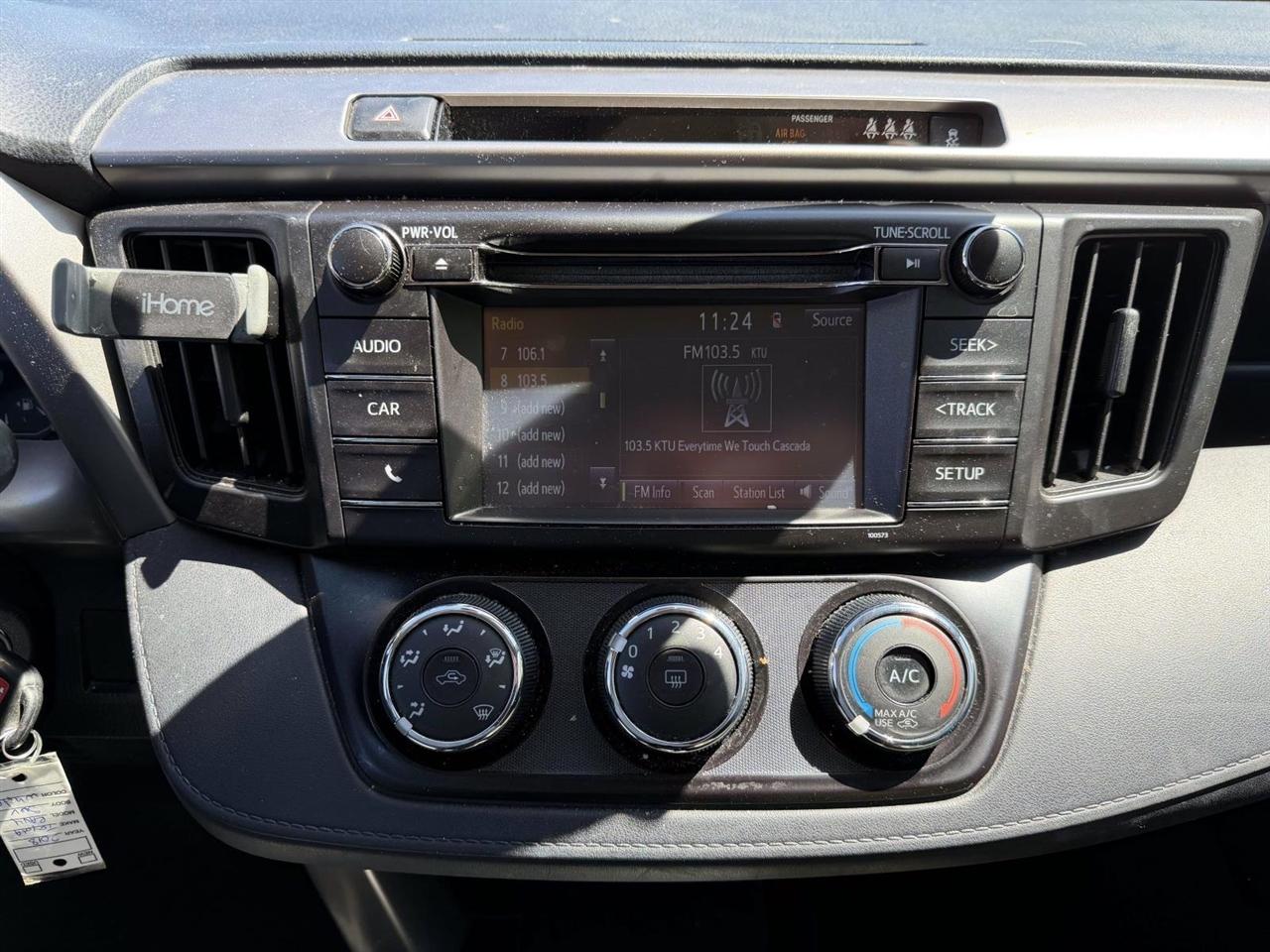 Toyota RAV4 LE AWD (Natl) 2018