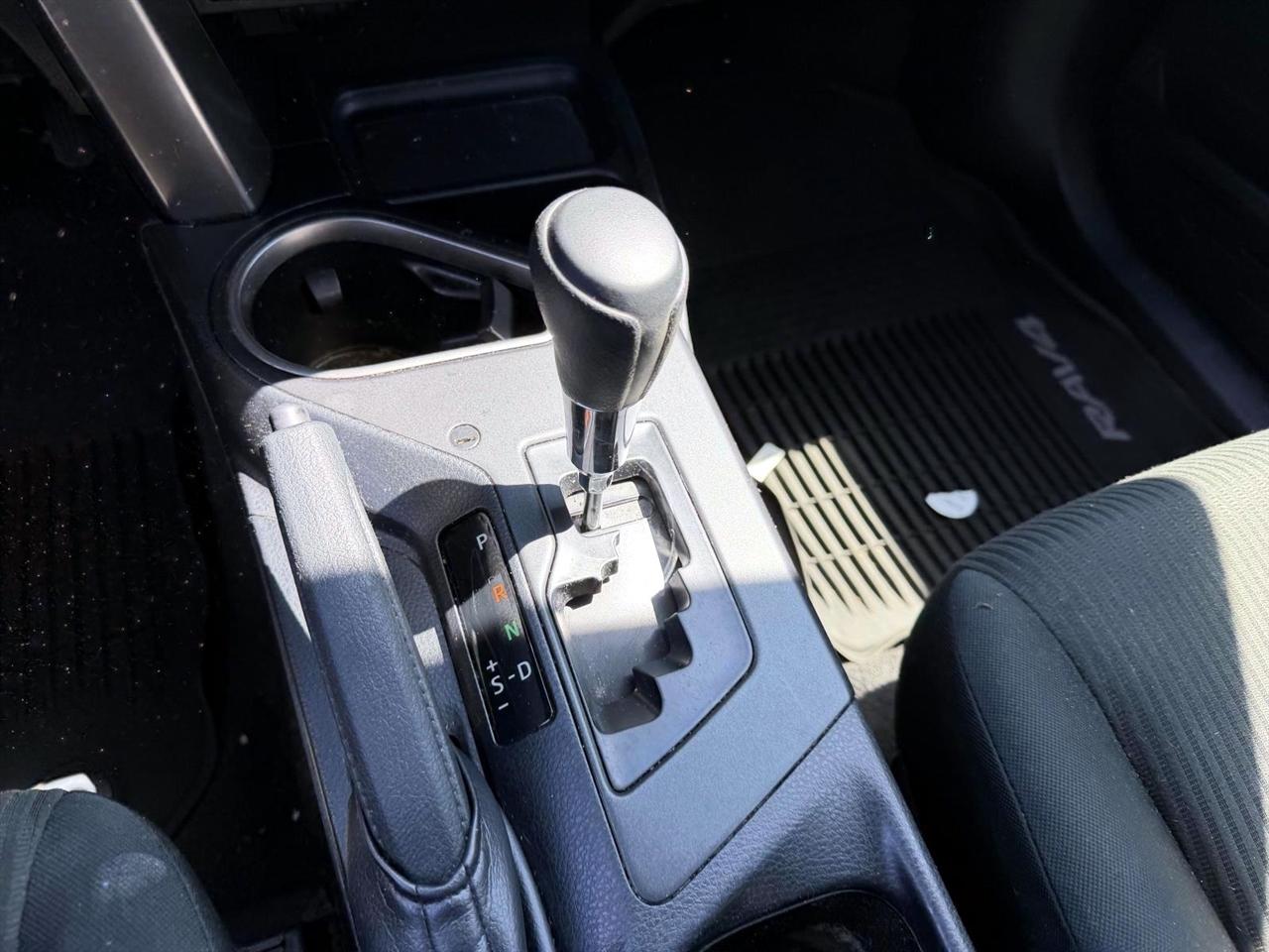 Toyota RAV4 LE AWD (Natl) 2018