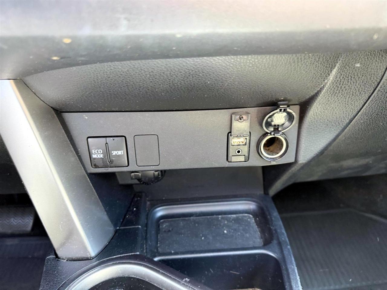 Toyota RAV4 LE AWD (Natl) 2018