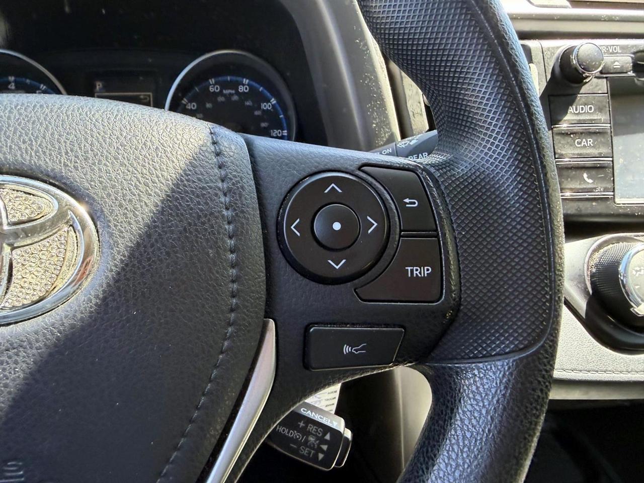 Toyota RAV4 LE AWD (Natl) 2018