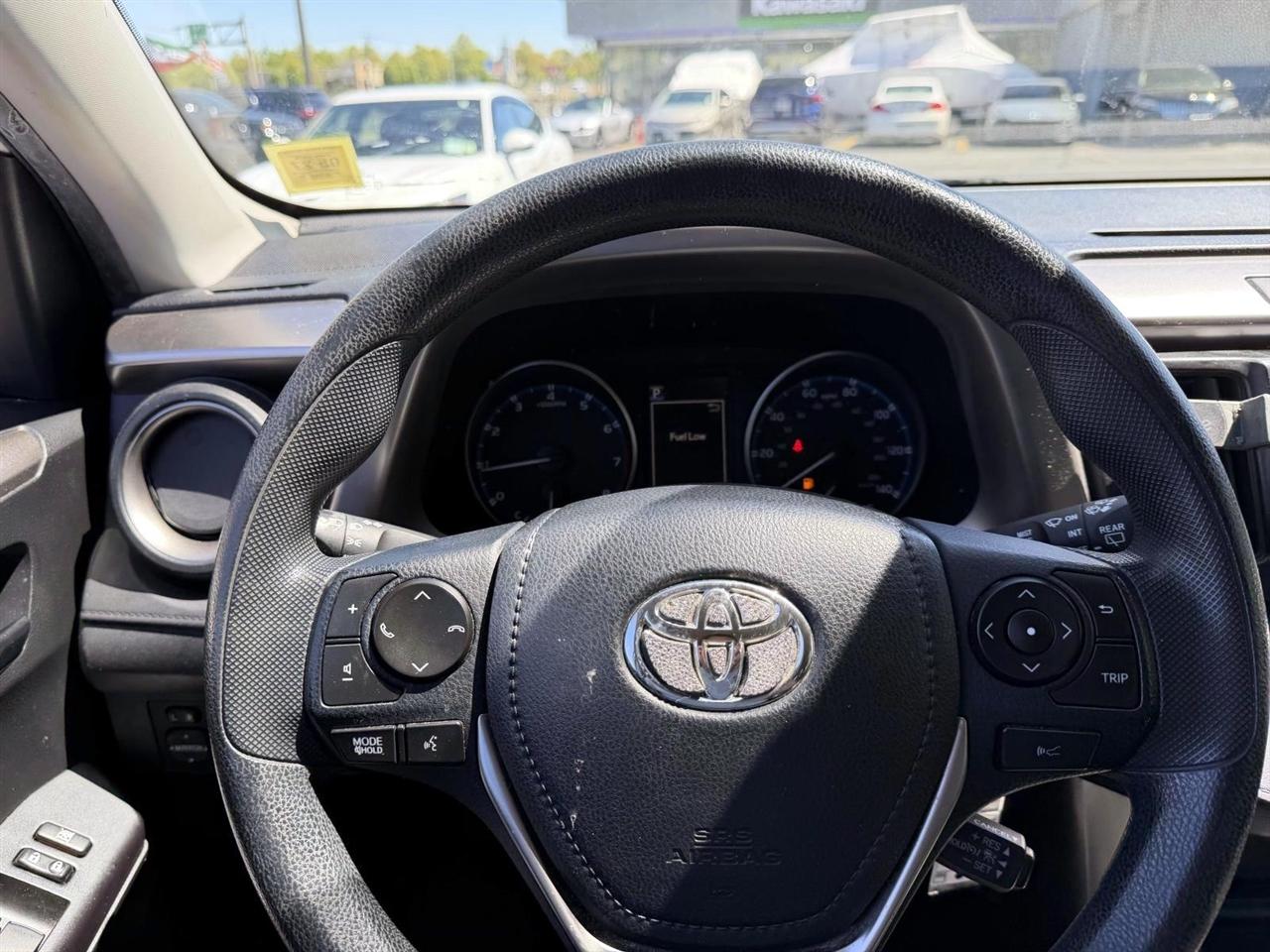 Toyota RAV4 LE AWD (Natl) 2018