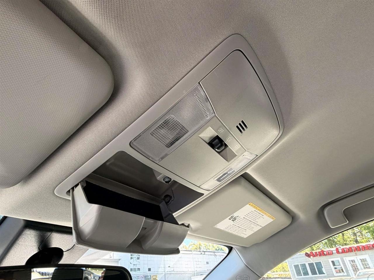 Toyota RAV4 LE AWD (Natl) 2018