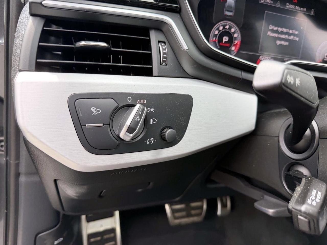 Audi A4 Sedan Premium Plus 45 TFSI quattro 2020