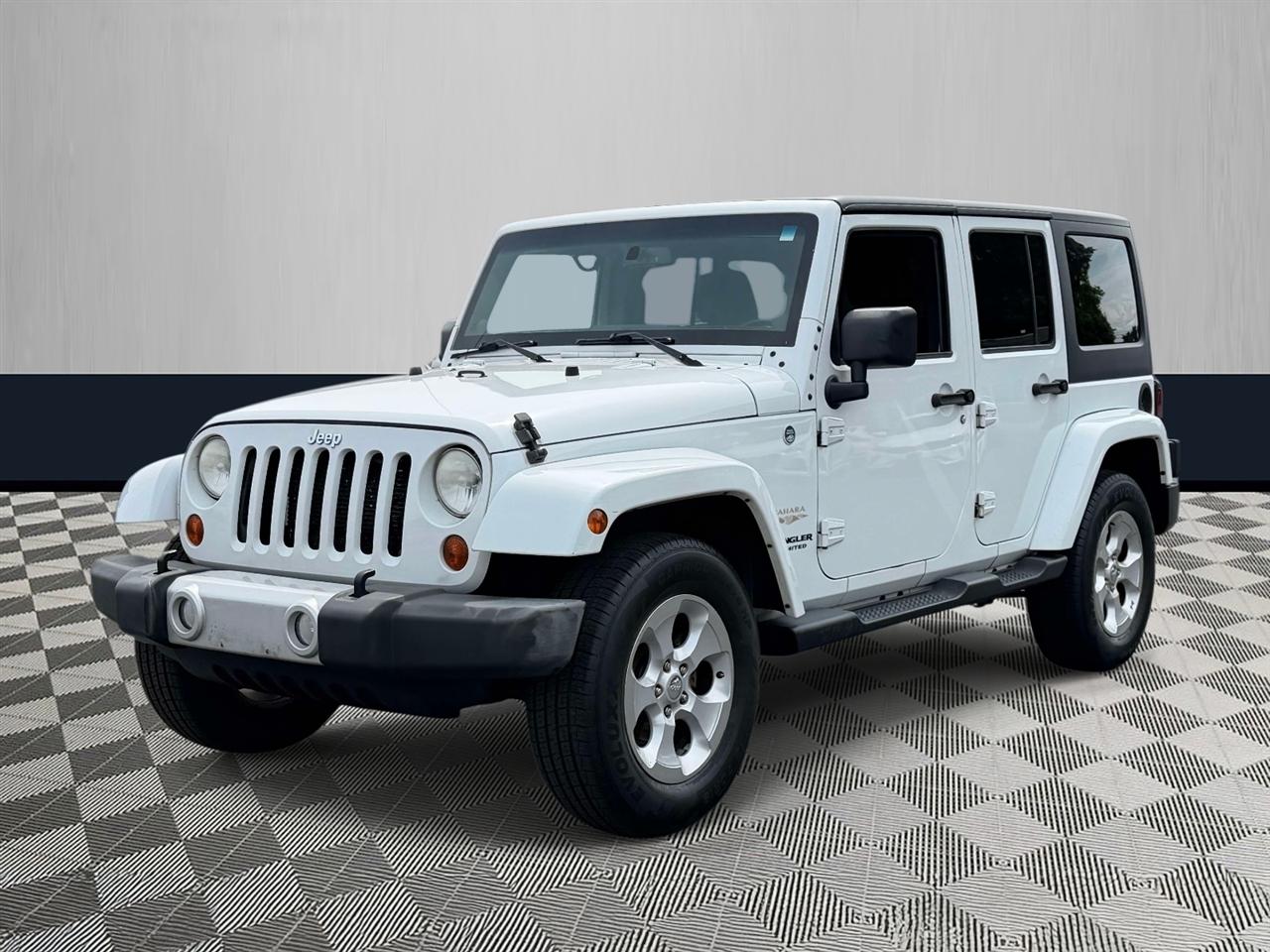 Jeep Wrangler Unlimited 4WD 4dr Sahara 2013