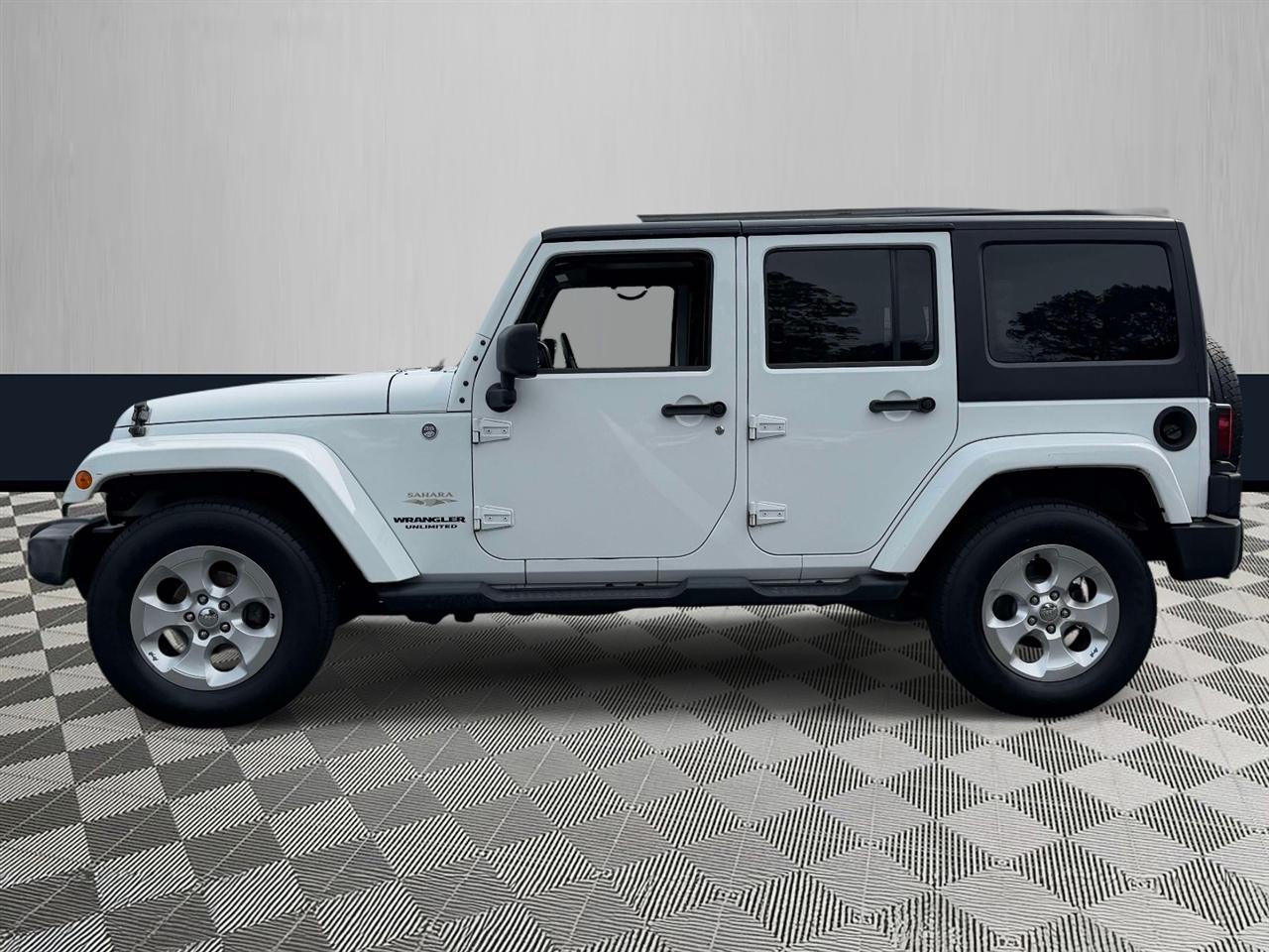 Jeep Wrangler Unlimited 4WD 4dr Sahara 2013