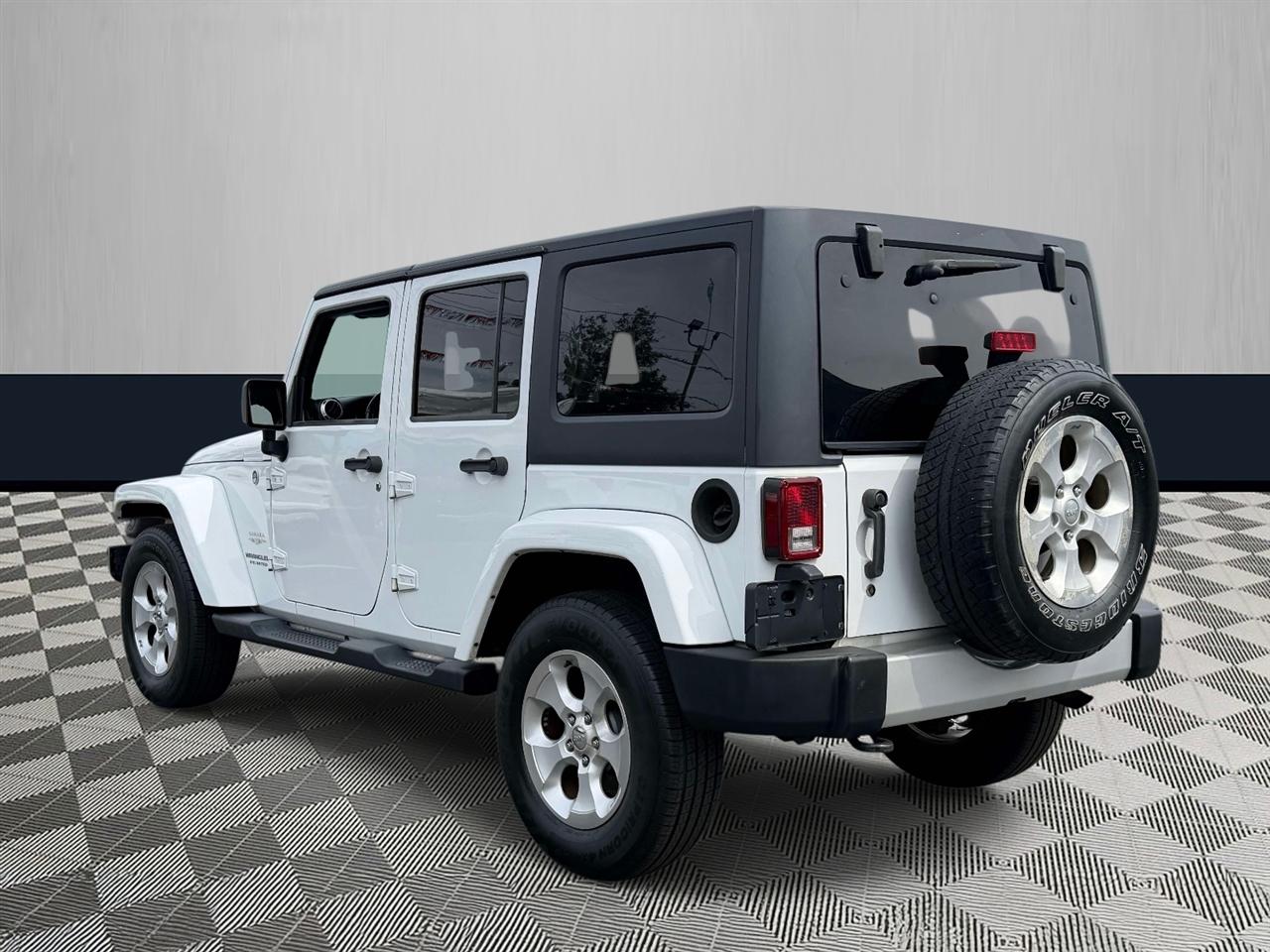 Jeep Wrangler Unlimited 4WD 4dr Sahara 2013