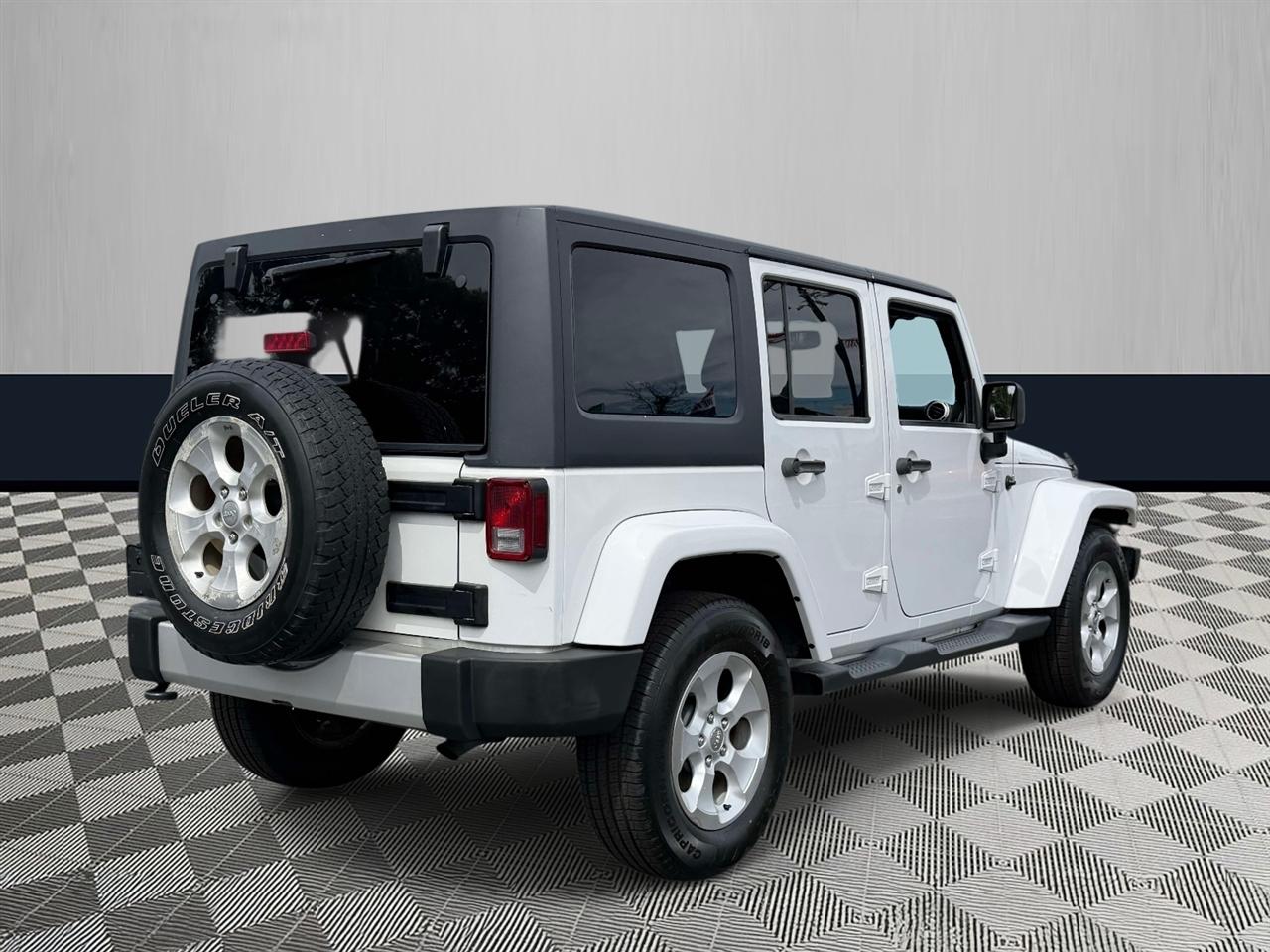 Jeep Wrangler Unlimited 4WD 4dr Sahara 2013