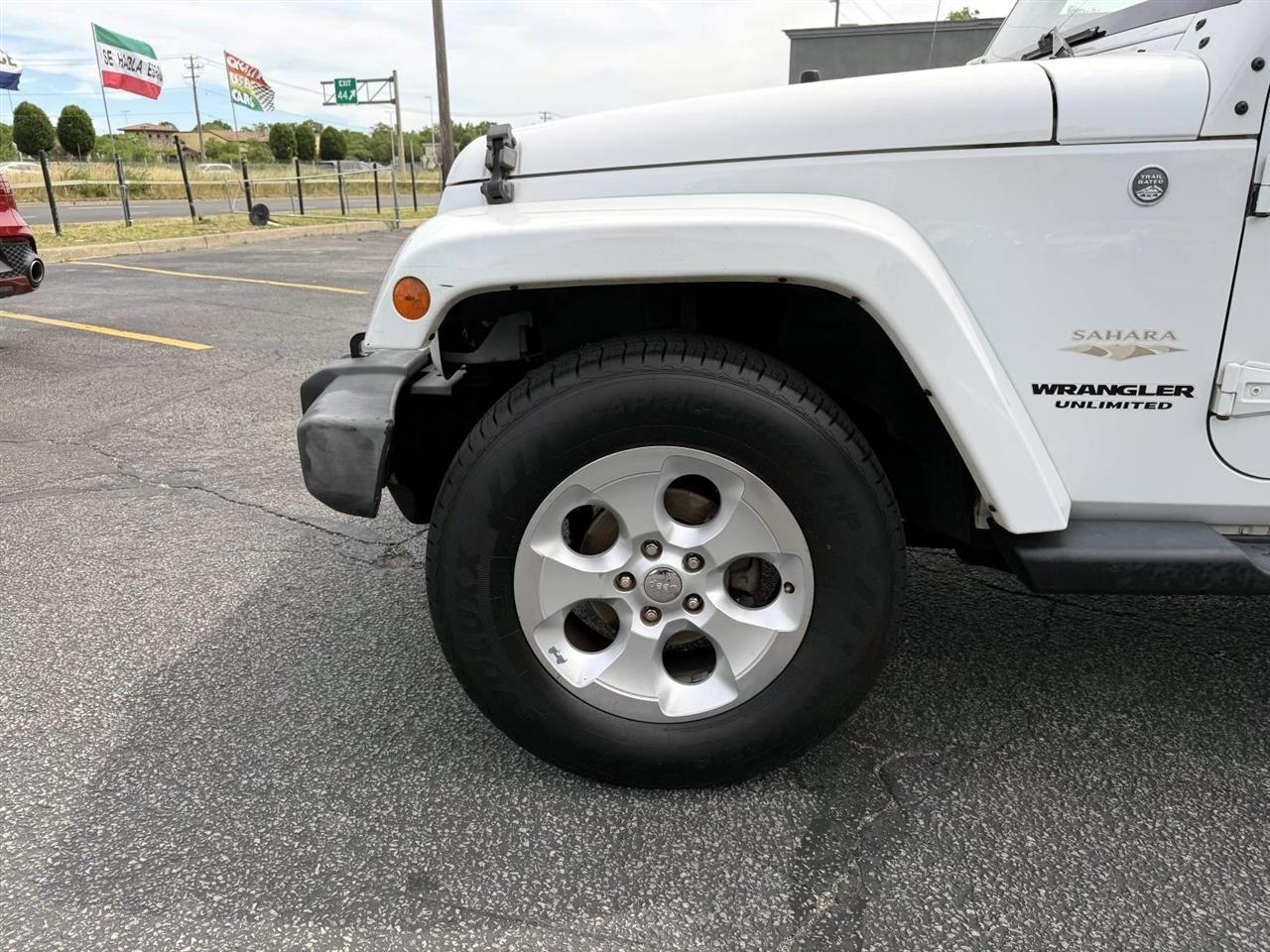 Jeep Wrangler Unlimited 4WD 4dr Sahara 2013