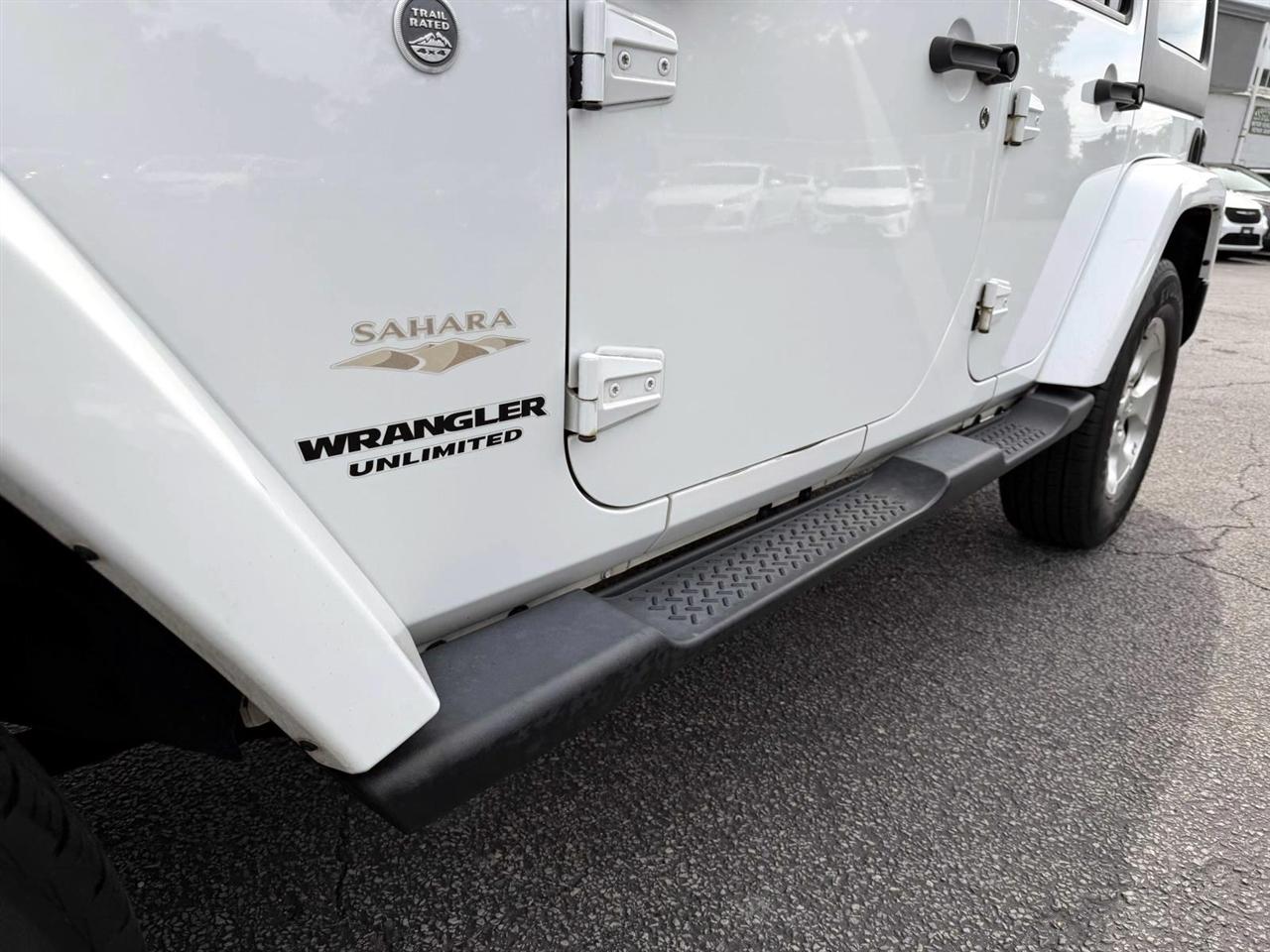 Jeep Wrangler Unlimited 4WD 4dr Sahara 2013