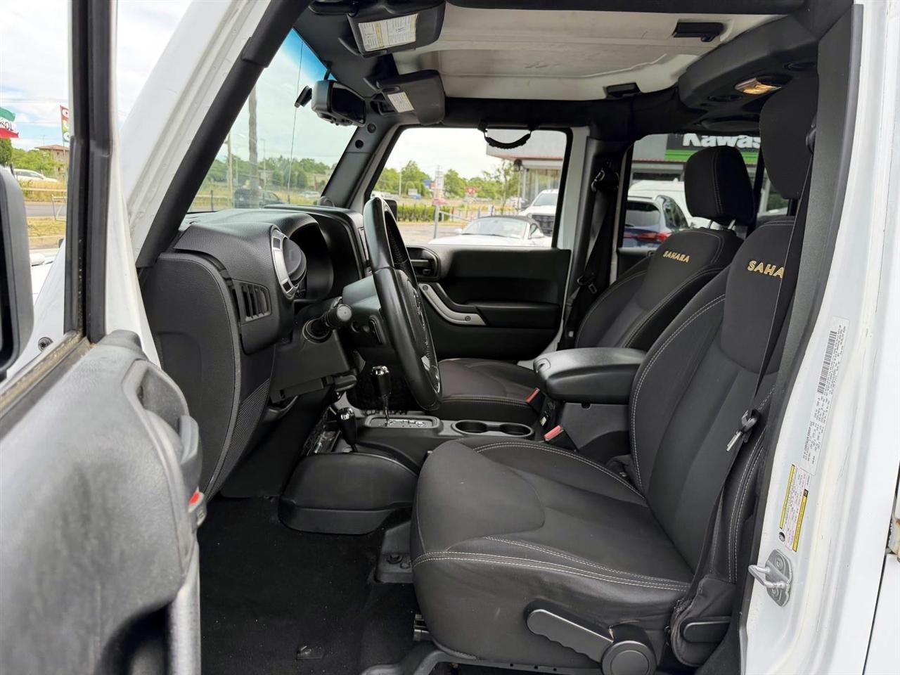 Jeep Wrangler Unlimited 4WD 4dr Sahara 2013