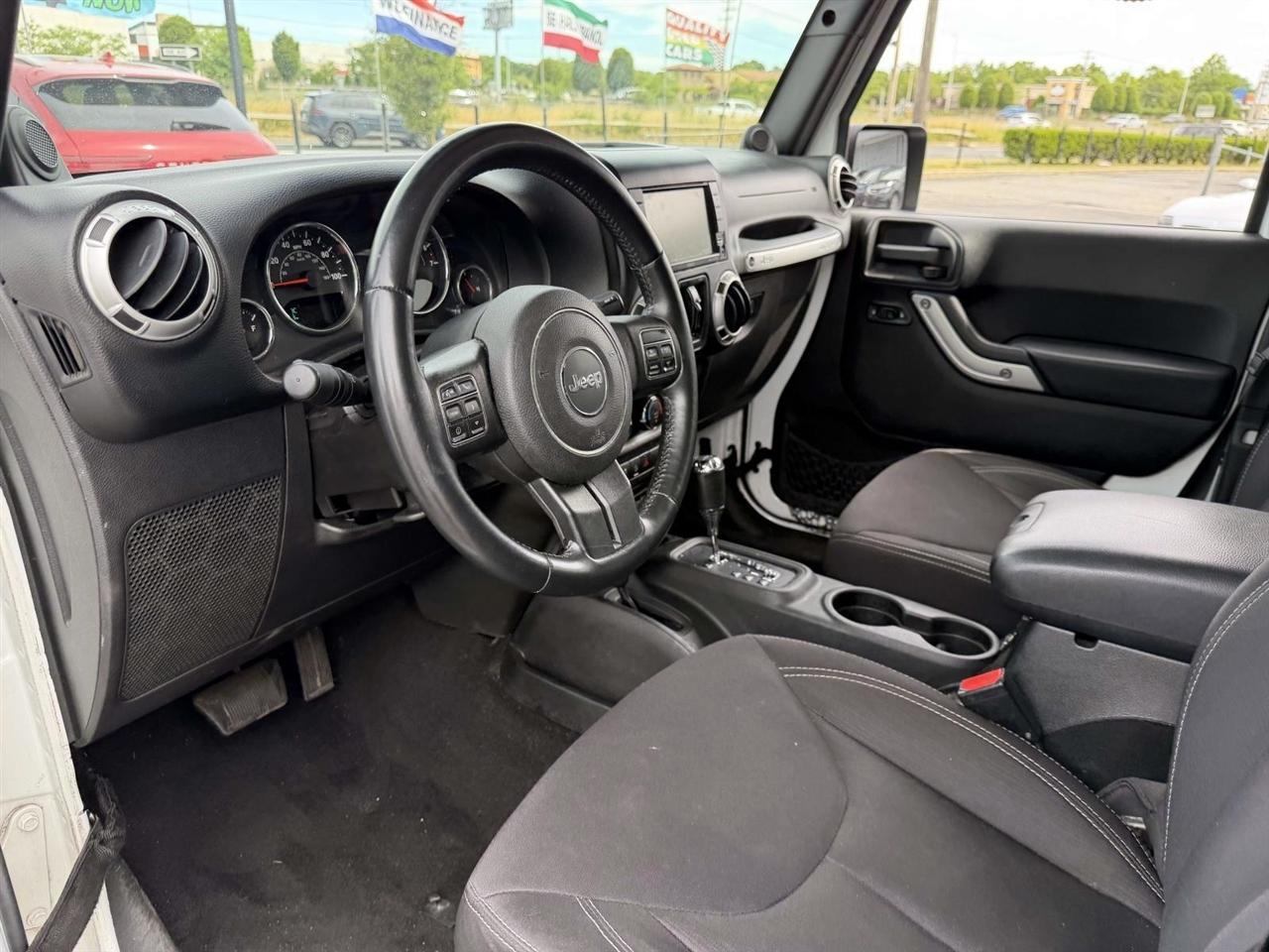 Jeep Wrangler Unlimited 4WD 4dr Sahara 2013