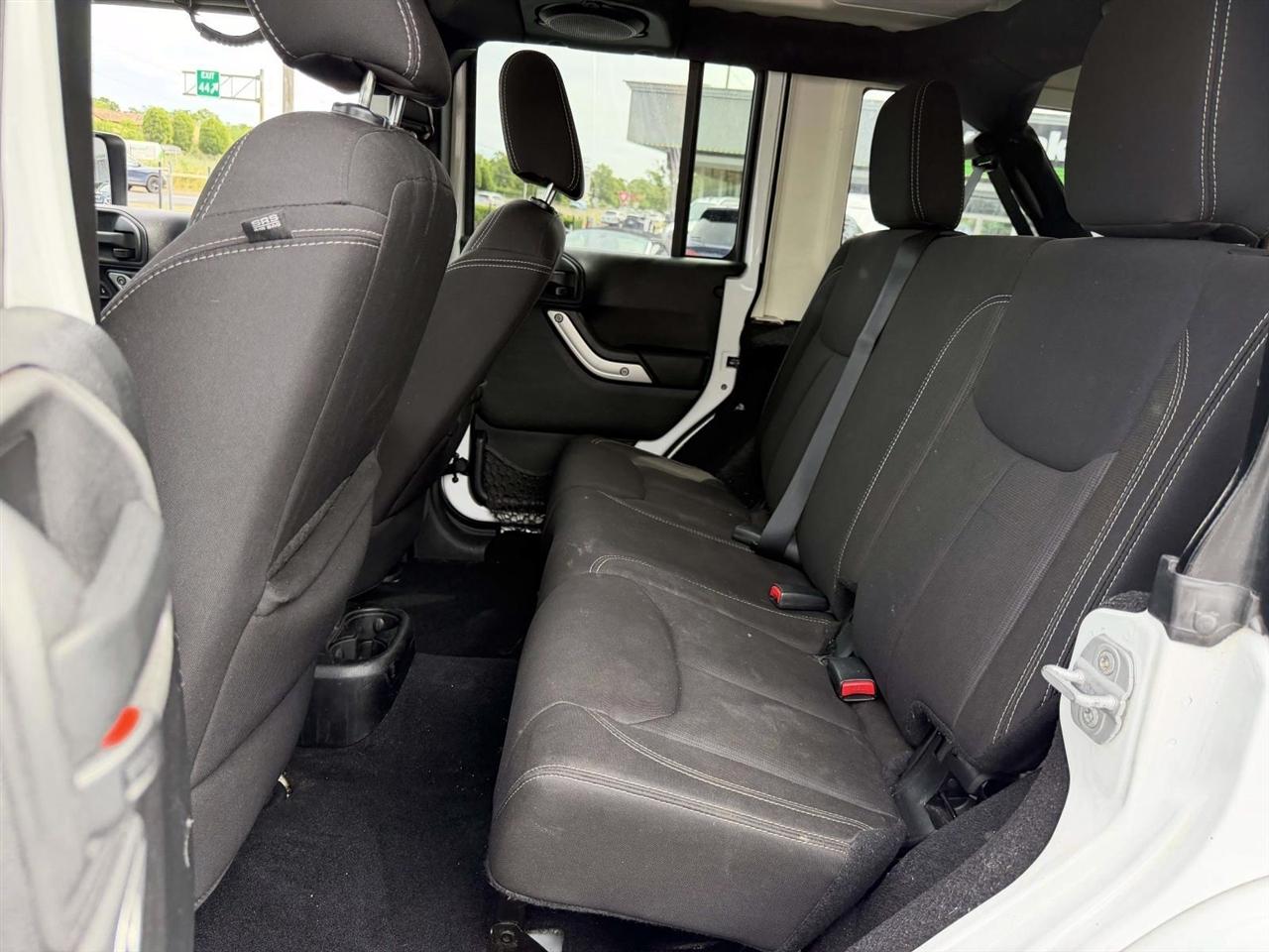 Jeep Wrangler Unlimited 4WD 4dr Sahara 2013